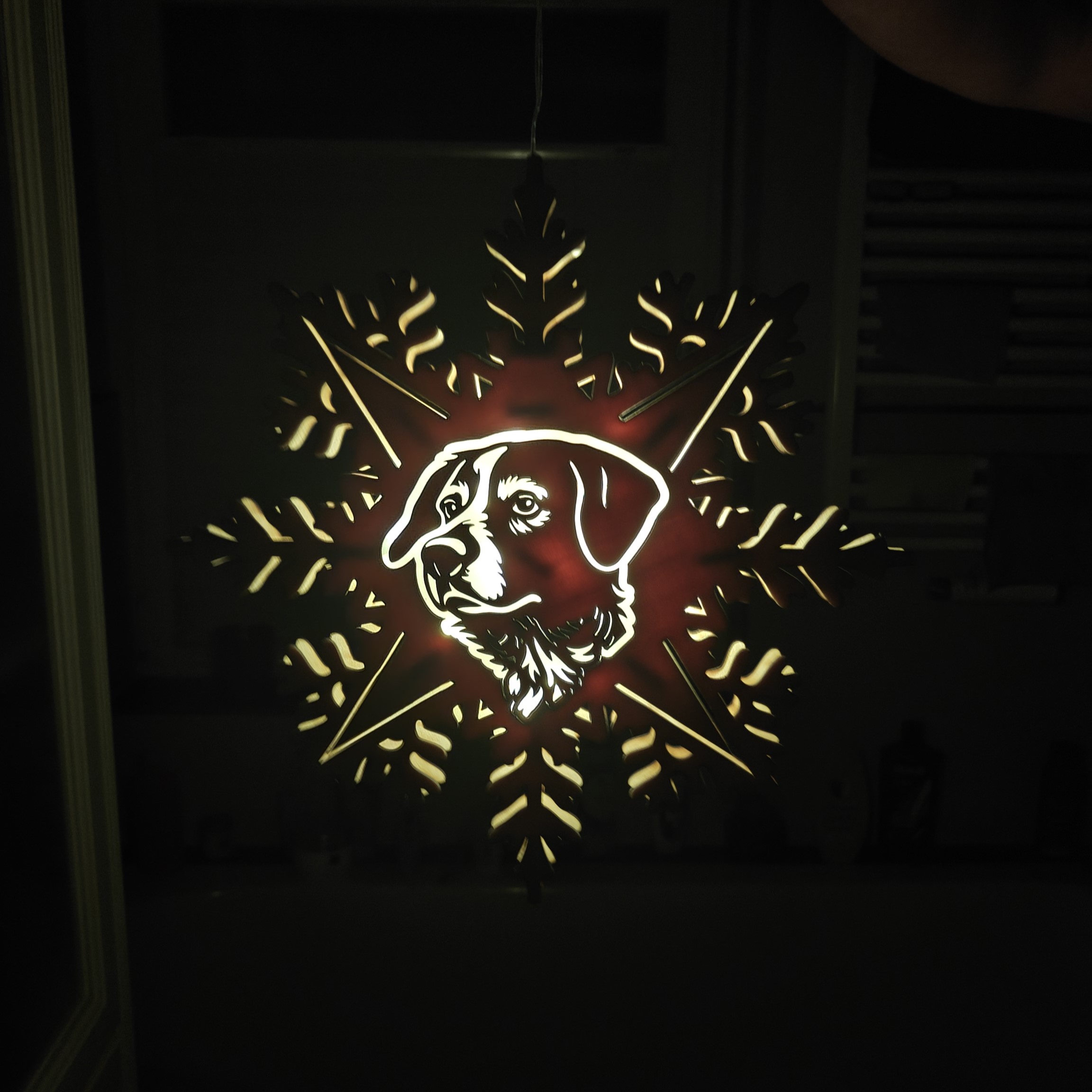 Schneeflocke Fensterbild mit Hundemotiv